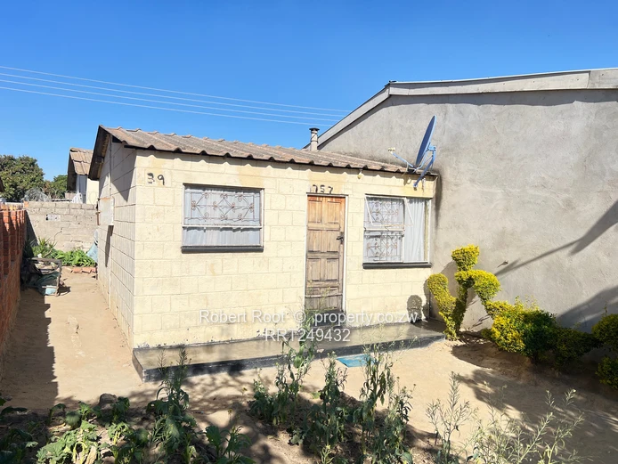 Core house for sale in Zengeza