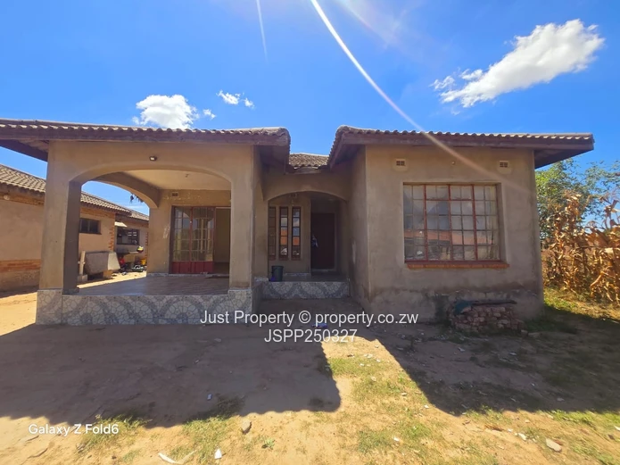  5-Bed Home in Rydale Ridge — Verandah & Tiled