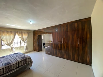 6 Bedroom House