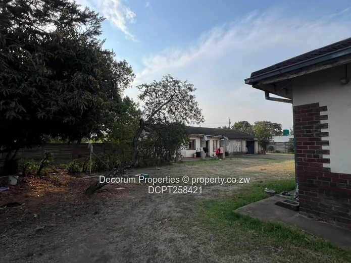 Spacious 4-Bed Vainona Home with Large Garden & Solar