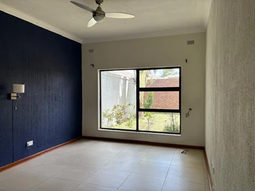 3 Bedroom Flat & Apartment