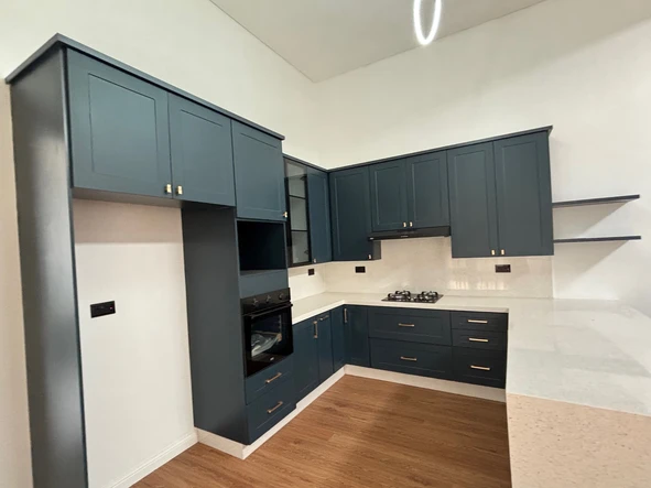 4 Bedroom Flat & Apartment