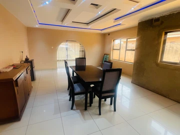 5 Bedroom House