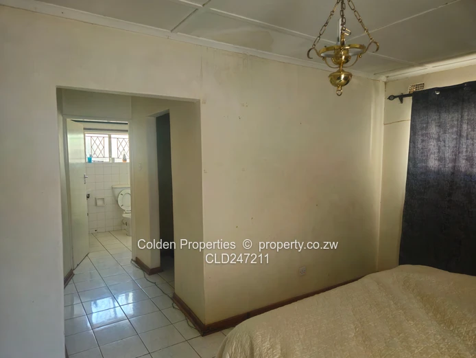 Spacious 3-Bed Home in Zimre Park - 936m² & Borehole (Sole Mandate)