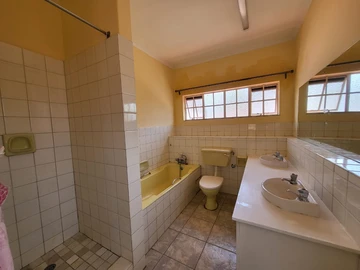 3 Bedroom Flat & Apartment