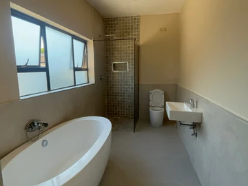 3 Bedroom Flat & Apartment