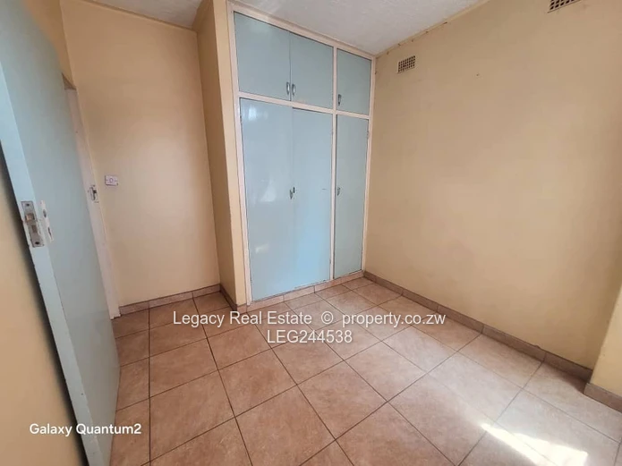Secure Avenues Flat With Borehole & Parking