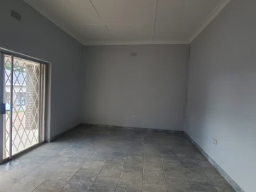Meyrick Park Recently Renovated Apartment