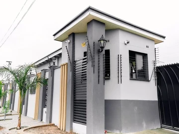 3 Bedroom Flat & Apartment