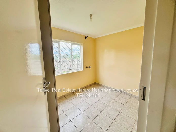 Msasa Park house to let just off Mukuvisi Drive with 3 bedrooms(with built -in cupboards), Spacious 