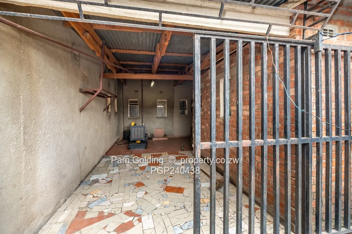 Commercial building for sale (Sole Mandate)