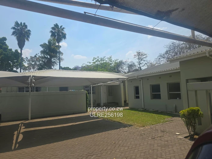 Sunlit 2-Bed, 2-Bath Newlands Flat with Borehole