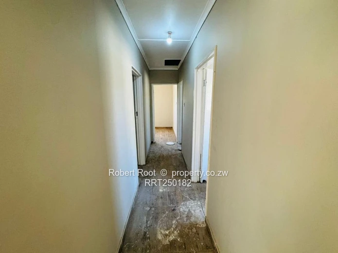 HOUSE FOR SALE in WATERFALLS PROSPECT (IDEAL FOR INVESTMENT) - TAKING NOSTRO