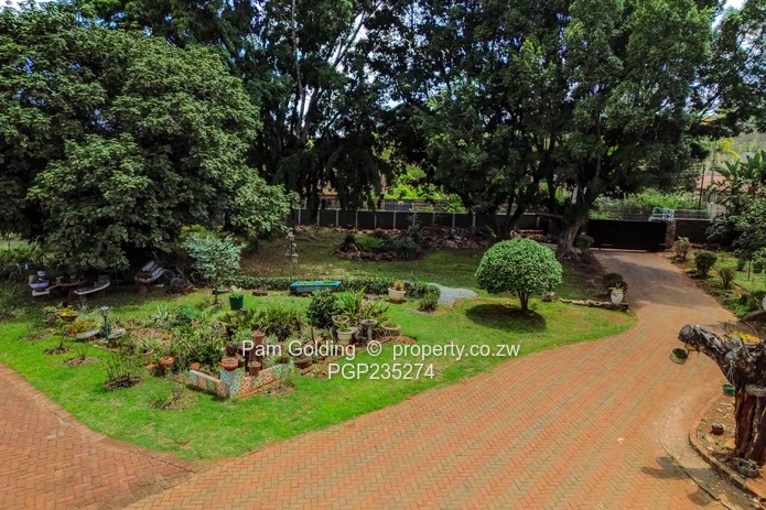 Spacious home walking distance to St Johns College  (Sole Mandate)