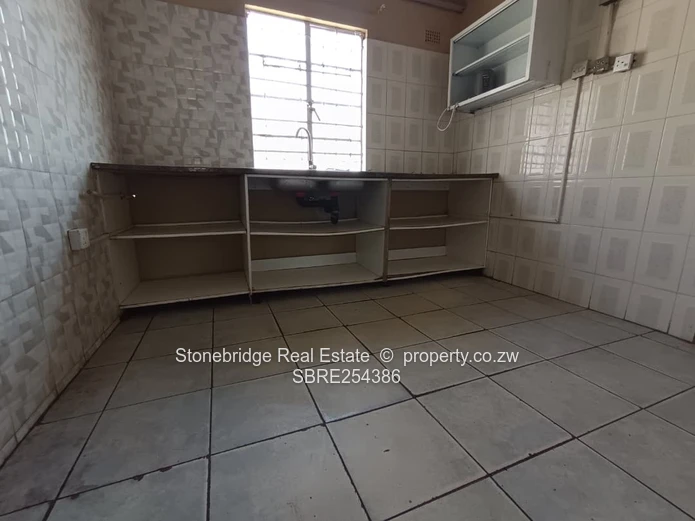 3 Bedroomed House in Lobengula West To Rent