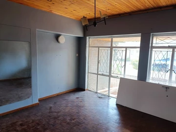 2 Bedroom Flat & Apartment