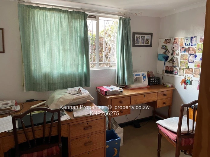 Spacious end unit garden flat apartment in Greendale North