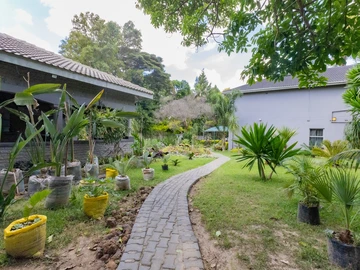 5 Bedroom House