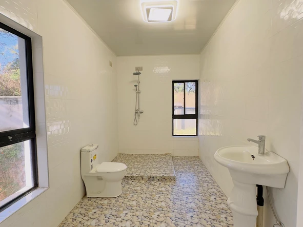 4 Bedroom Flat & Apartment