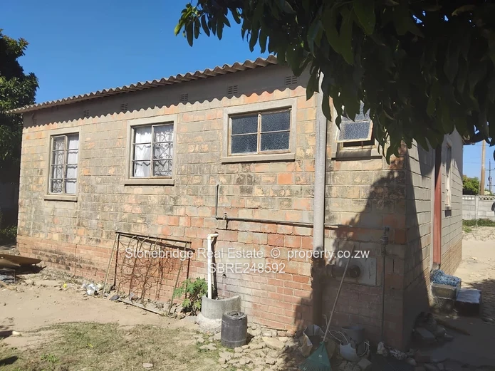 3 Bedroomed House in Lobengula west for sale