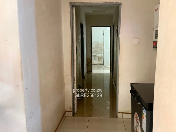 Glaudina 4-Bed Home - Tiled Roof, Garage & Garden