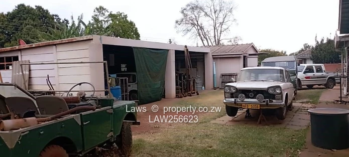 Prime Commercial Potential. Versatile 4 beds!