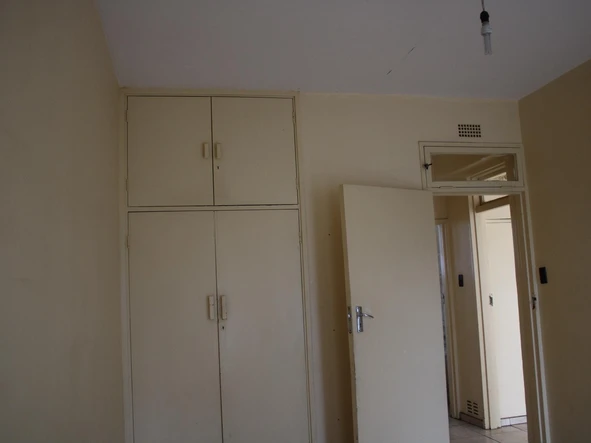 2 Bedroom Flat & Apartment