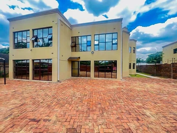 3 Bedroom Flat & Apartment