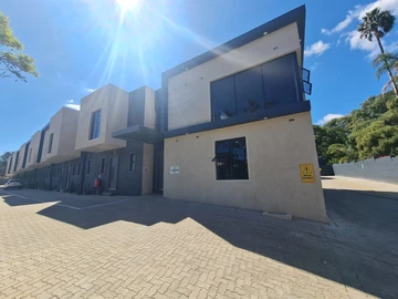 2 Bedroom Flat & Apartment