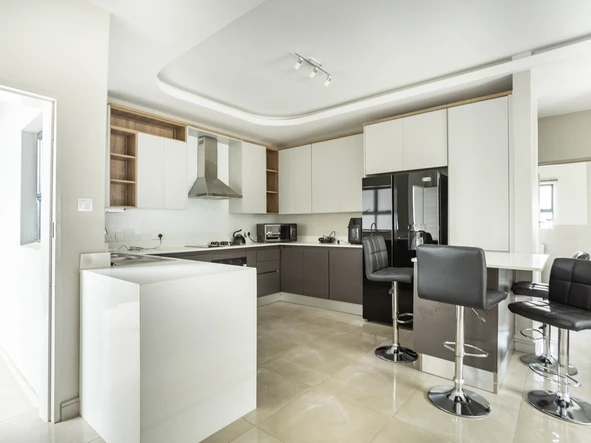 2 Bedroom Flat & Apartment