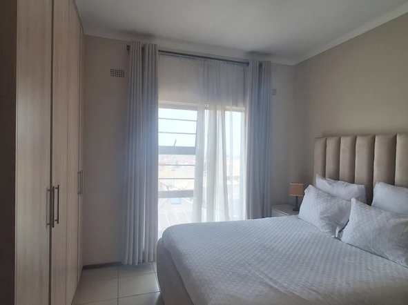 2 Bedroom Flat & Apartment