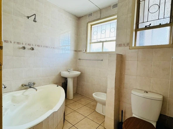 2 Bedroom Flat & Apartment