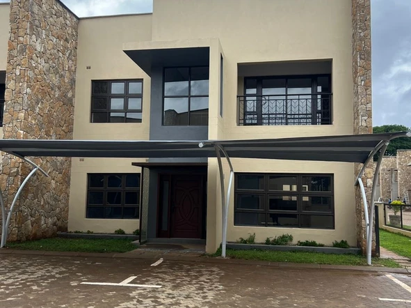 3 Bedroom Flat & Apartment