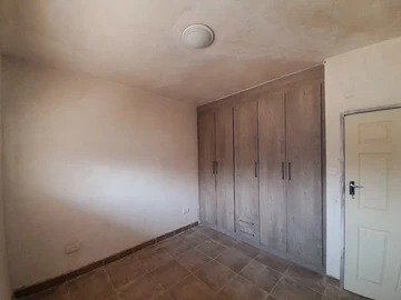 2 Bedroom Flat & Apartment