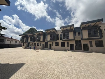 2 Bedroom Flat & Apartment