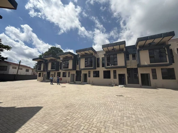 2 Bedroom Flat & Apartment