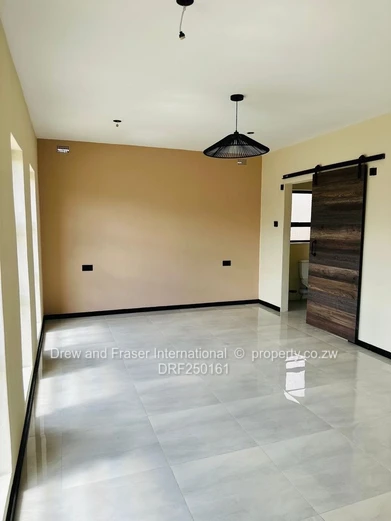 Newly built 4-Bed Arlington Townhouse - Bright Open Plan, Borehole