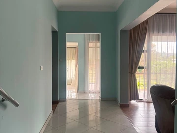 6 Bedroom House