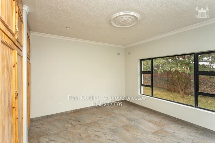 Beautiful Modern Family Home in Helensvale