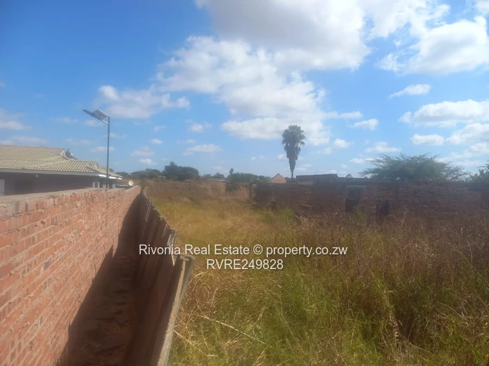 700m² Bluff Hill Stand — Secure, Tarred & Serviced