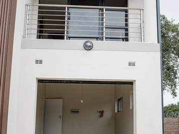 4 Bedroom Flat & Apartment