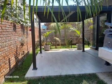 4 Bedroom Flat & Apartment