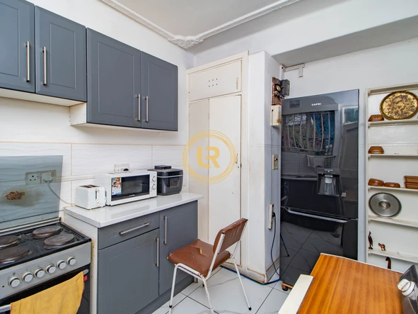 2 Bedroom Flat & Apartment