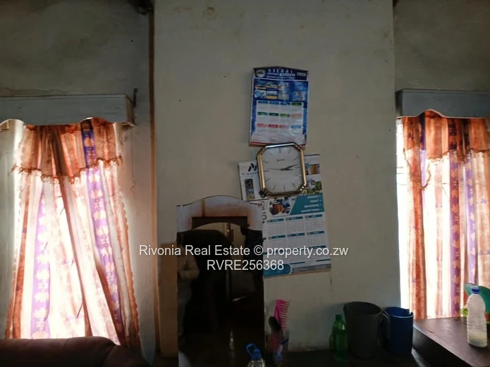 Solid 5-Bed Brick Home with Borehole in Glen Norah