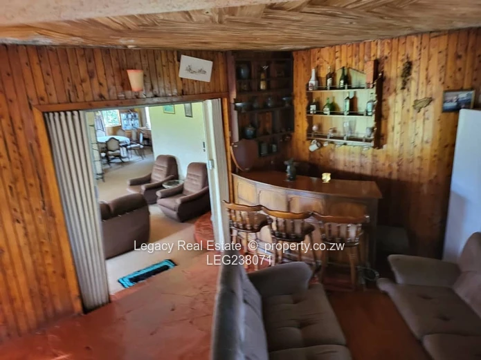 Prime 3,200sqm Stand with House & Staff Quarters