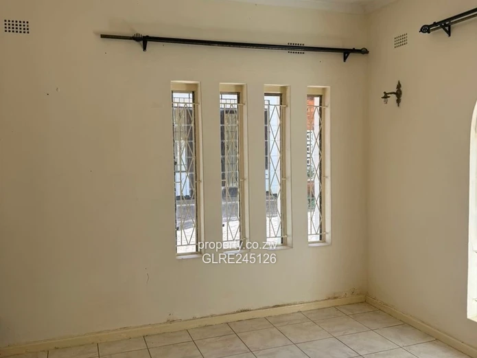 Spacious 5-Bed Greystone Park Home with Pool & Borehole