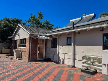Luxury living  Msasa Park House 