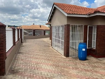 Spacious 4-Bed Home with Borehole in Westlea, Harare