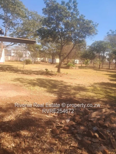 Walled 2000m² Leafy Stand on Tarred Main Road - Gletwin Park