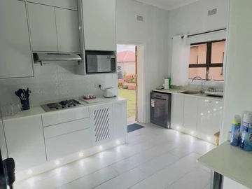 3 Bedroom Flat & Apartment